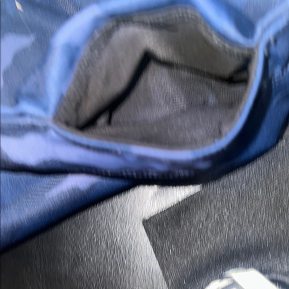 Athleta ultimate stash‎ pocket camo capri - Picture 5 of 8